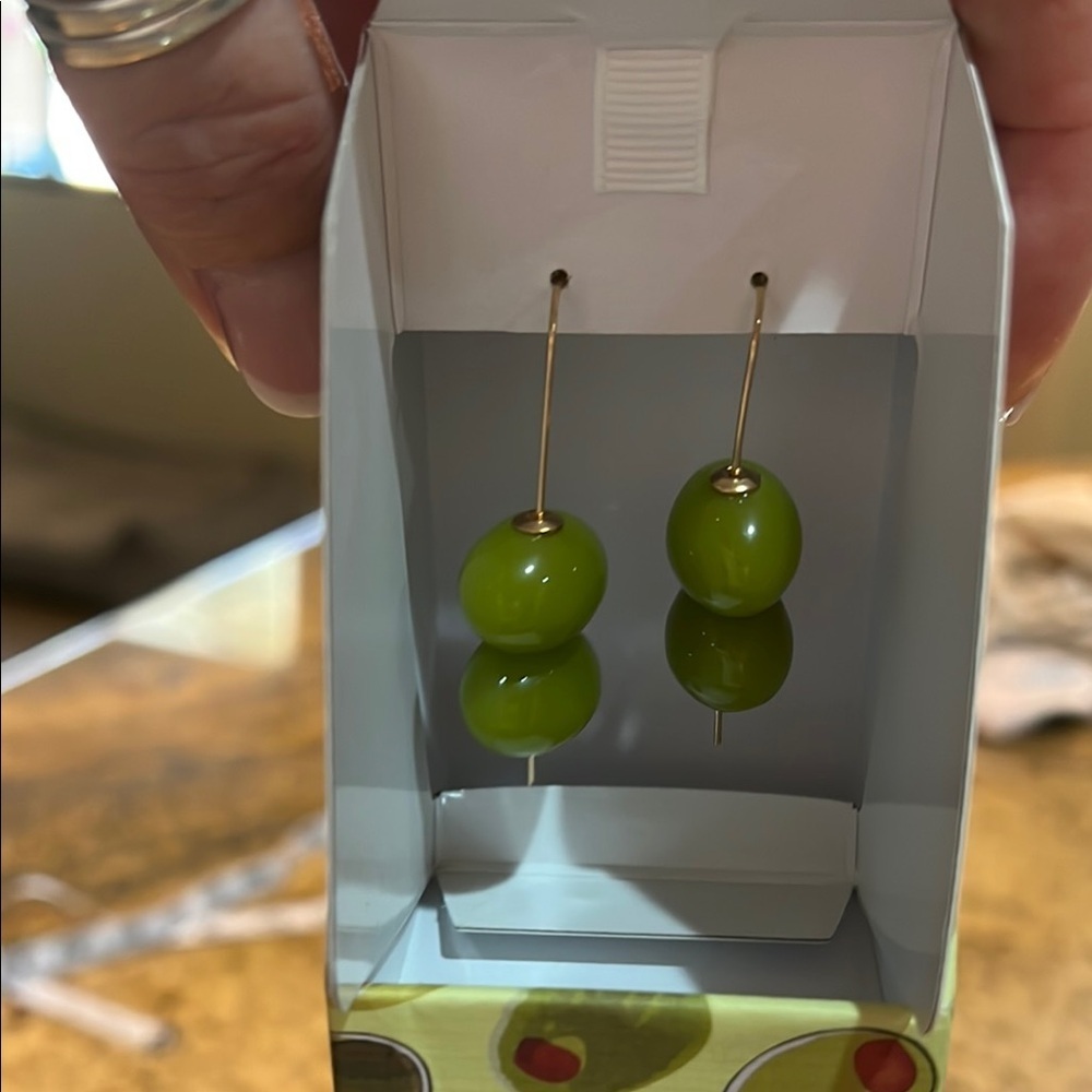 ✨Piper K Martini 🍸 Olive 🫒Earrings!!! - Picture 4 of 4